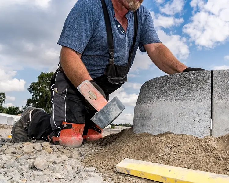 Mitarbeiter arbeiten an einer Baustelle