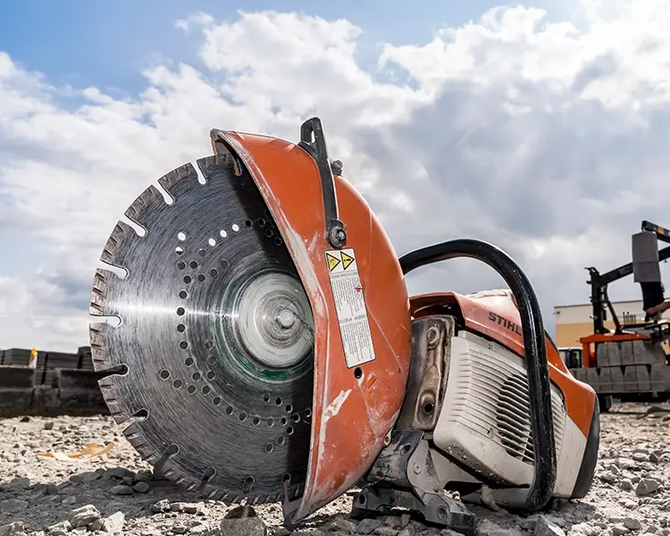 Flex auf einer Baustelle