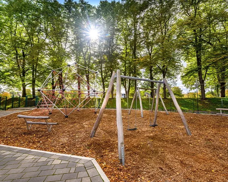 Johannisschule Meppen Spielmöglichkeiten auf Rindenmulch